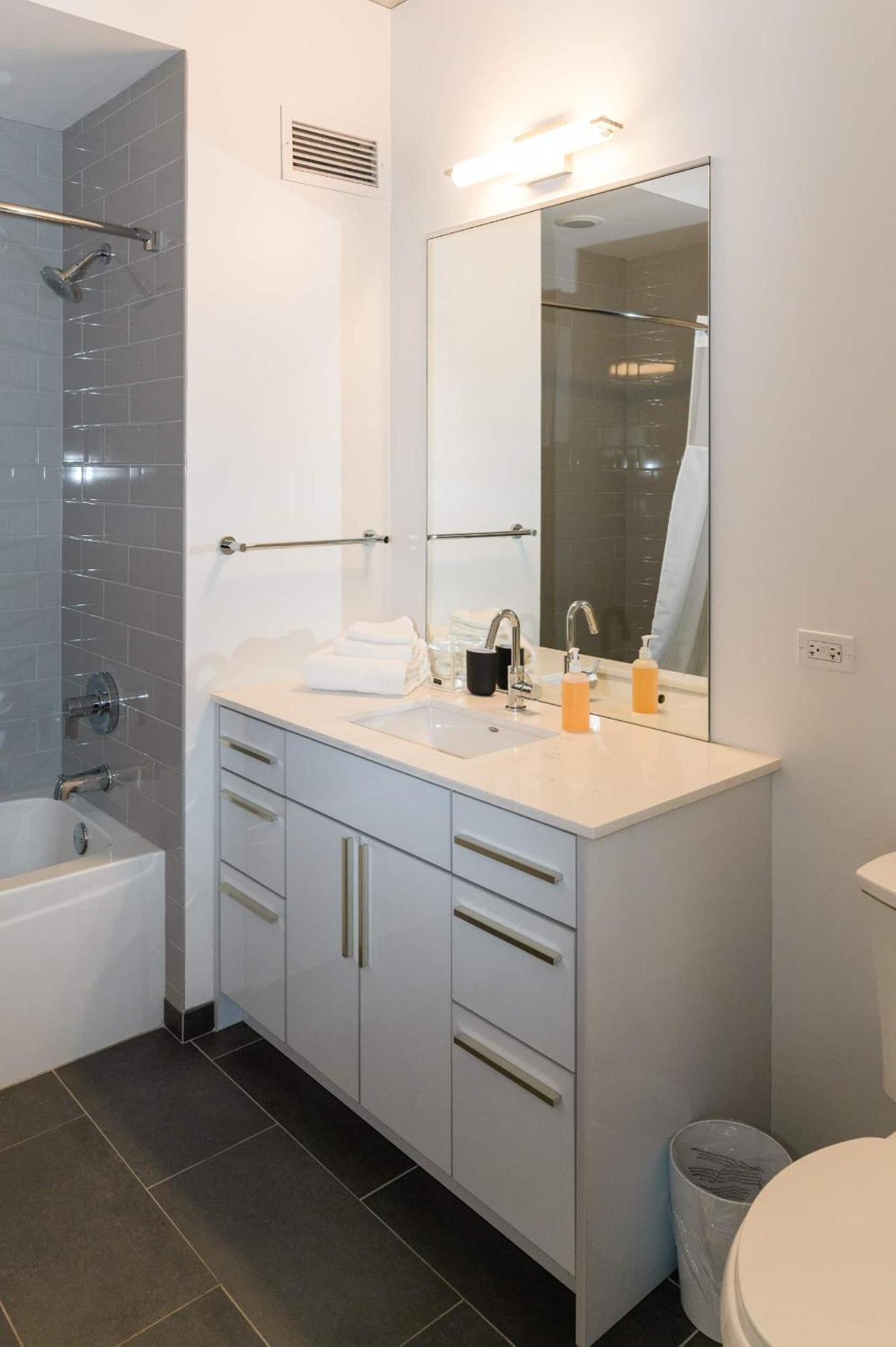 2Br Elegant Premium Suite With Balcony & Sweeping City Views Chicago Exteriör bild